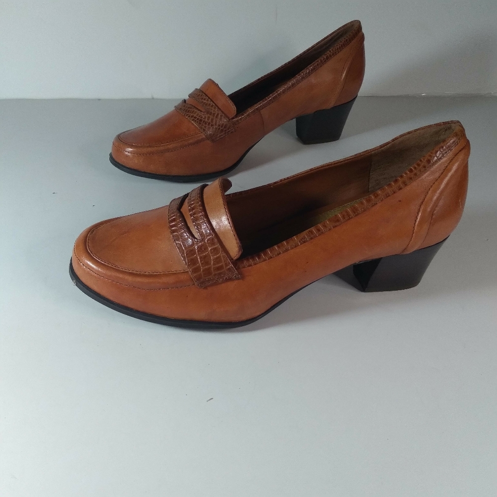 MICHELLE D. 2 inch heel penny loafers cognac color size 8.5M